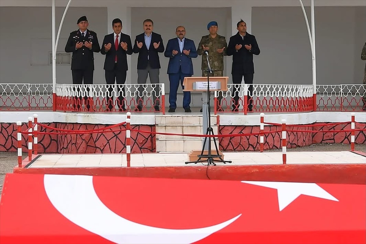 Balıkesir'in Edremit ilçesinde gasbettiği araçla kaçmaya çalıştığı sırada 2 kişiyi öldürüp 2'si...