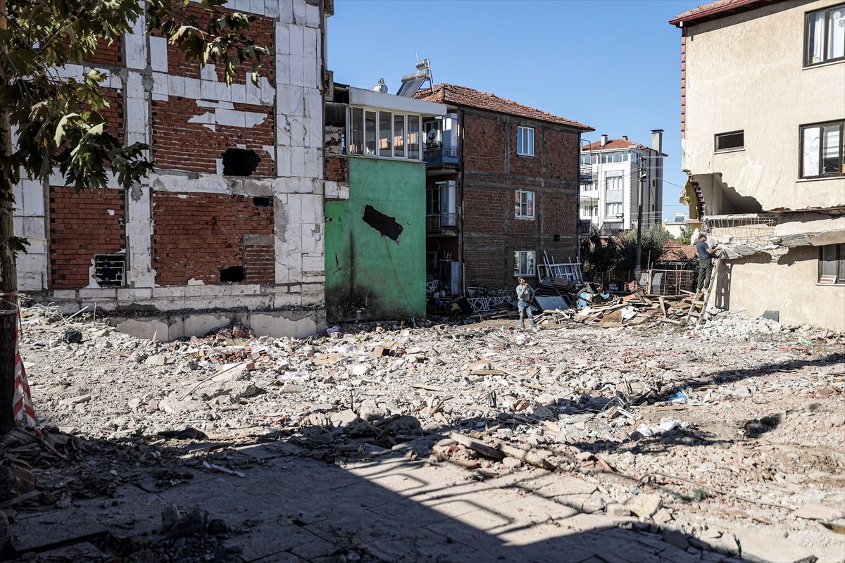 Balıkesir'in Sındırgı ilçesinde 27 Ekim'de meydana gelen 6,1 büyüklüğündeki depremin ardından...