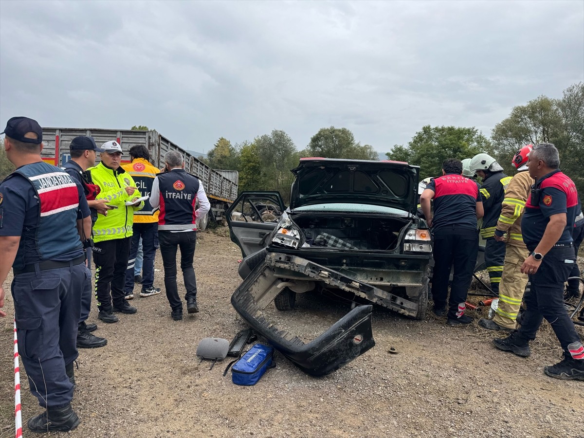 Bartın'da otomobil ile tırın çarpışması sonucu karı koca hayatını kaybetti, 1 kişi...