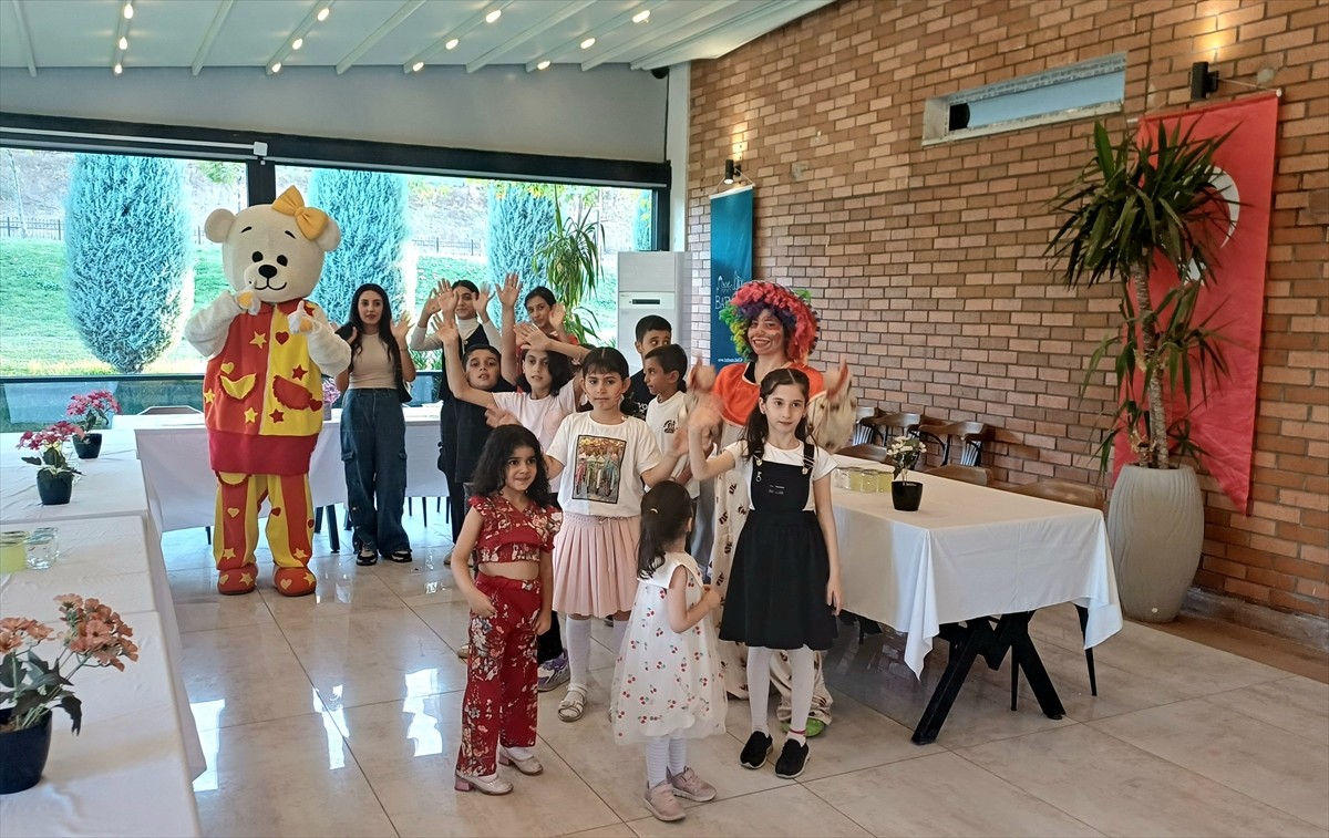 Batman'da çölyak hastası 15 çocuk için doğum günü etkinliği düzenlendi. Batman Belediyesi...