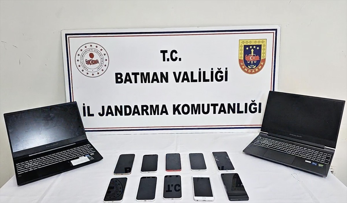 Batman'da düzenlenen yasa dışı bahis operasyonunda gözaltına alınan 2 zanlı tutuklandı. Ekiplerce...