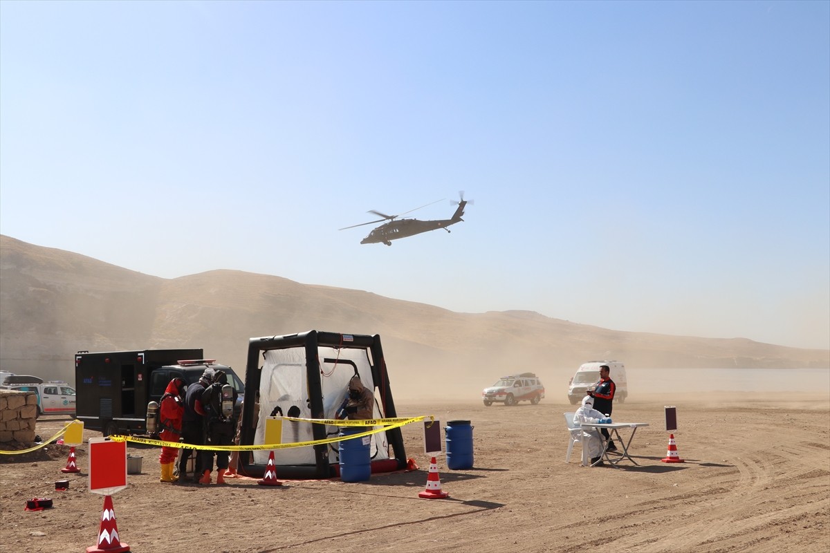 Batman'da, Sağlık Bakanlığının Ulusal Medikal Kurtarma Ekibi (UMKE) faaliyet planında yer alan...