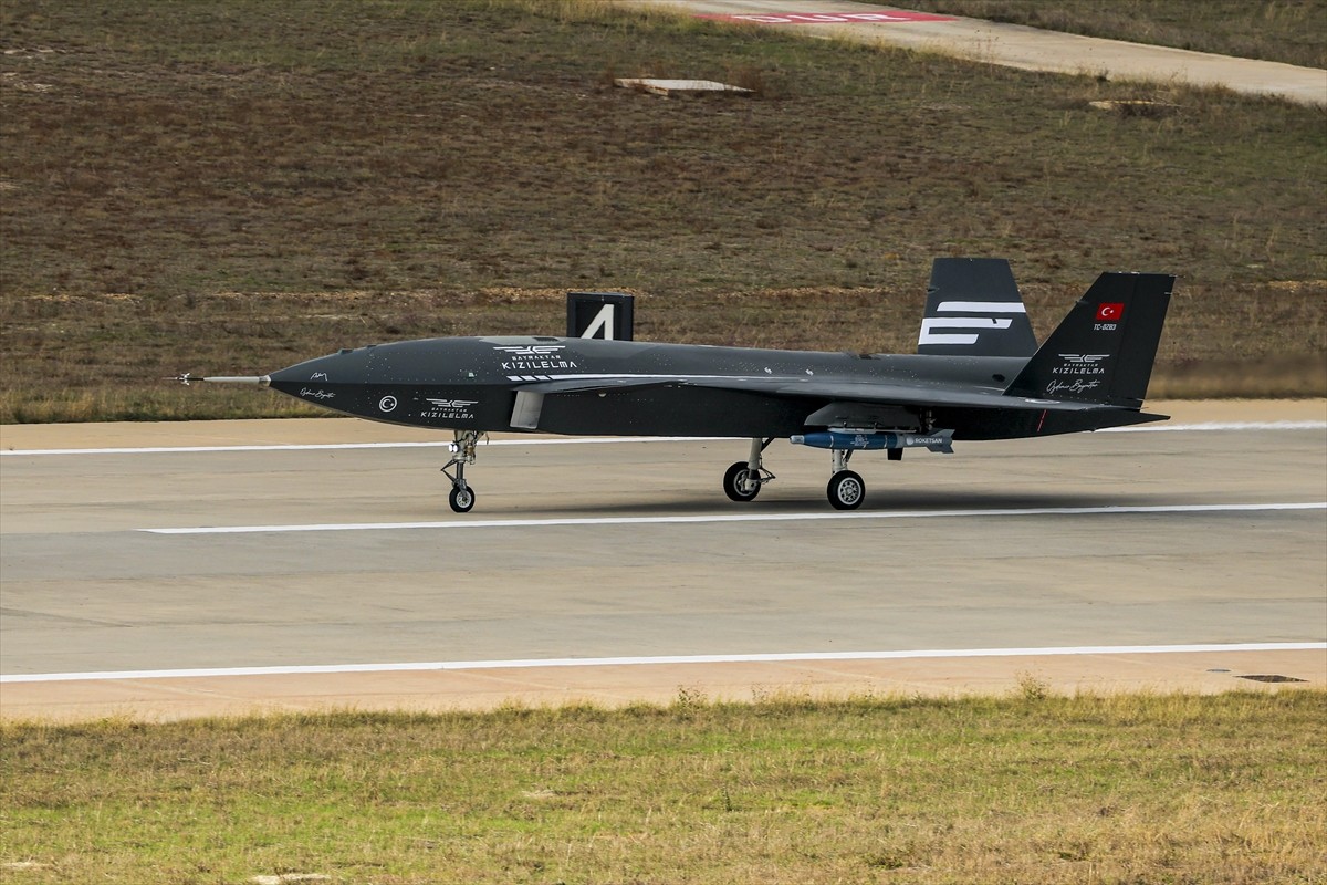 Baykar tarafından milli ve özgün olarak geliştirilen Türkiye’nin ilk insansız savaş uçağı...