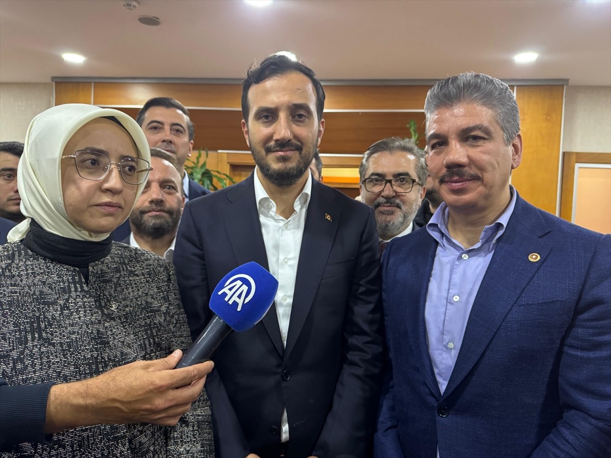 Bayrampaşa Belediye Başkan Vekilliğine İbrahim Akın'ın seçilmesinin ardından AK Parti İstanbul İl...