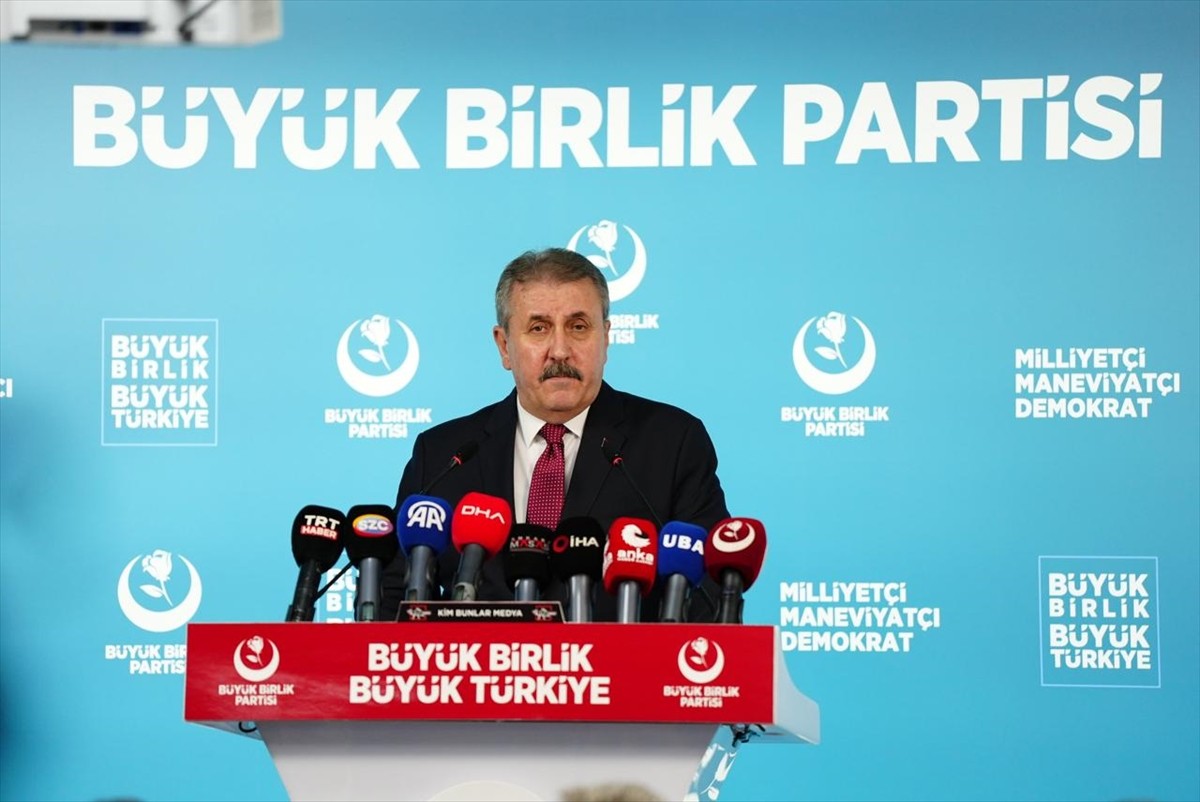 BBP Genel Başkanı Mustafa Destici, partisinin genel merkezinde düzenlediği basın toplantısında...
