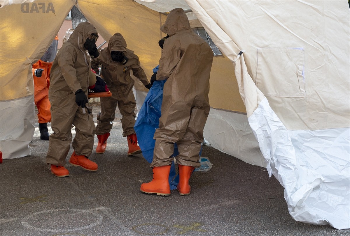 Bolu'da 5,8 büyüklüğündeki deprem senaryosuna dayanan tatbikat gerçekleştirildi.