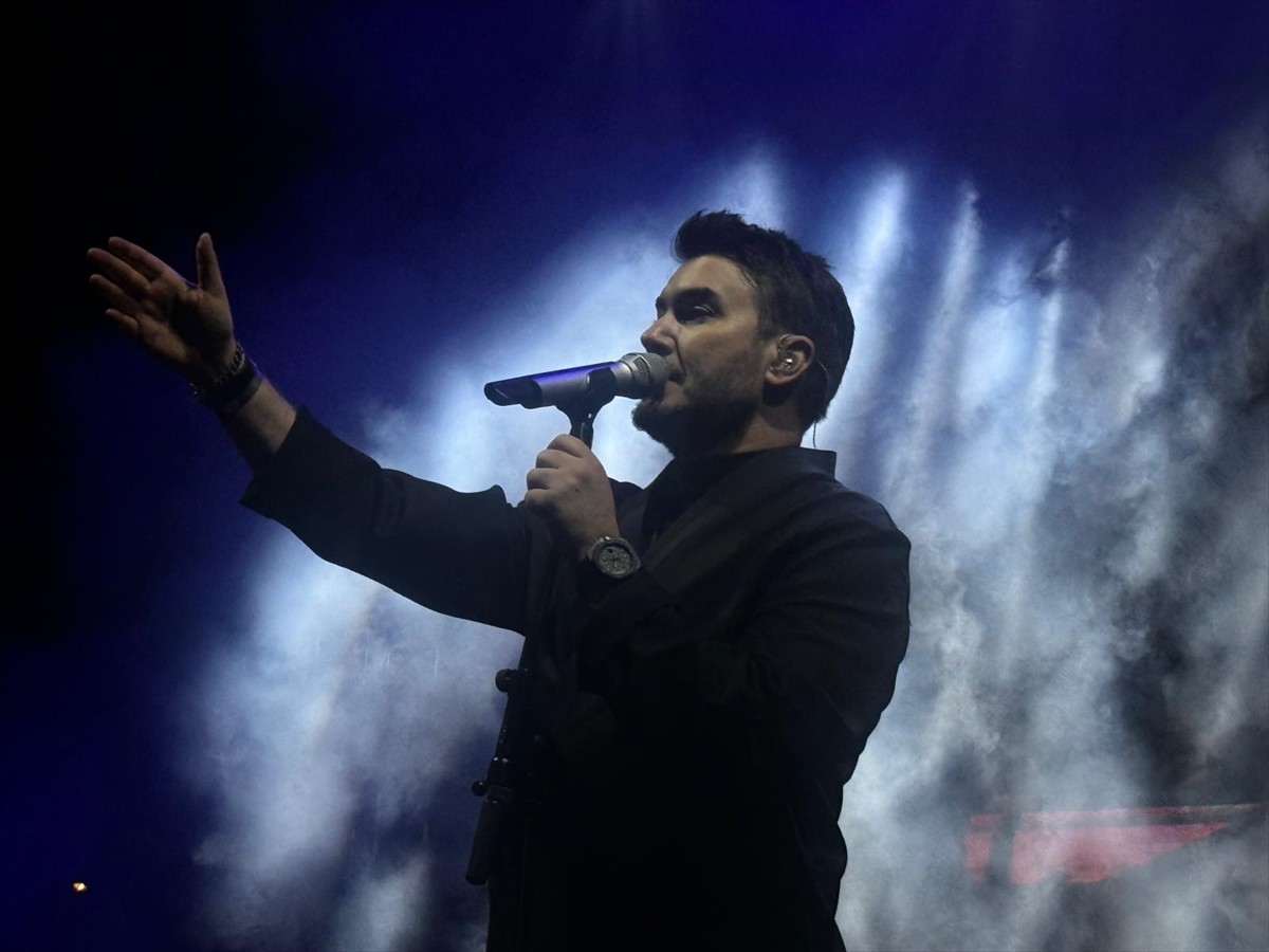 Bursa'da 29 Ekim Cumhuriyet Bayramı etkinlikleri kapsamında şarkıcı Mustafa Ceceli konser...
