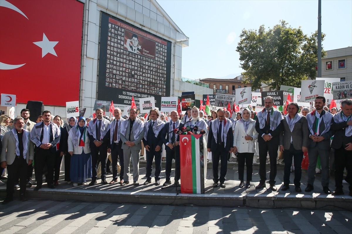 Bursa'da AK Parti İl Kadın Kolları Başkanlığı'nca "Gazze İçin Sessiz Çığlık" etkinliği...