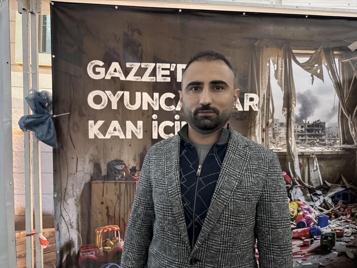 Bursa'da toplanan çok sayıda kişi, İsrail'in saldırdığı Küresel Sumud Filosu'na destek için bir...