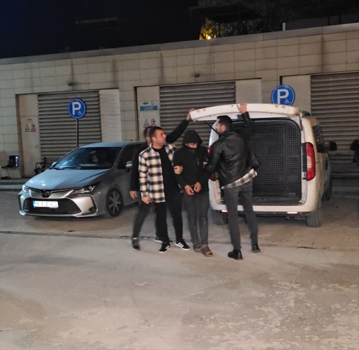 Bursa'nın İnegöl ilçesinde, 8 ayrı suçtan aranan ve hakkında 12 yıl kesinleşmiş hapis cezası...