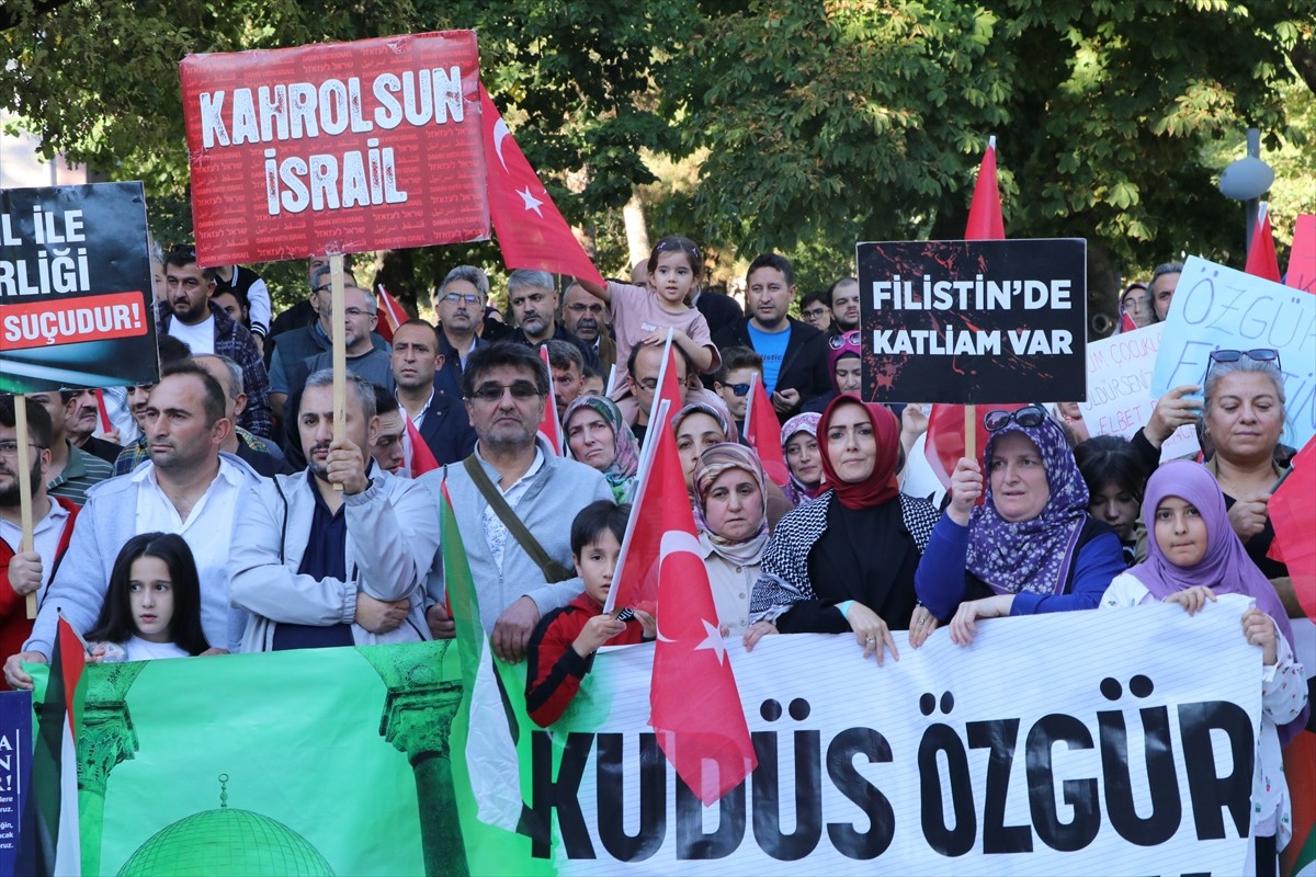 Çankırı'da Gazze'ye insani yardım ulaştırmak amacıyla yola çıkan ve İsrail'in saldırısına uğrayan...