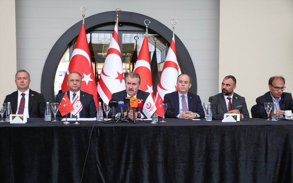 Çeşitli temaslar için Kuzey Kıbrıs Türk Cumhuriyeti'nin (KKTC) başkenti Lefkoşa'da bulunan Büyük...