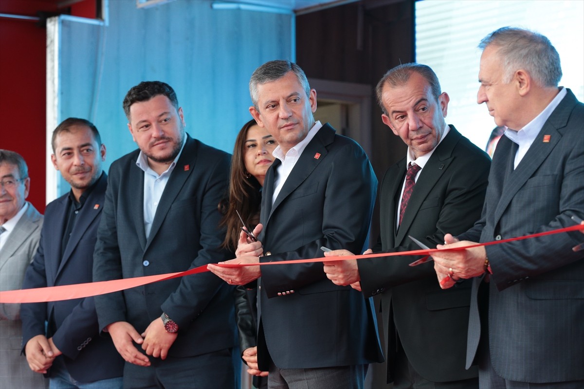 CHP Genel Başkanı Özgür Özel, Bolu Belediyesi 100. Yıl Cumhuriyet Parkı tanıtımı ile Mezarlık...