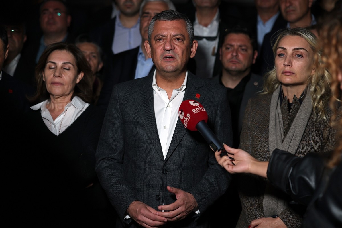 CHP Genel Başkanı Özgür Özel, casusluk" suçundan yürütülen soruşturma kapsamında İmamoğlu'nun...