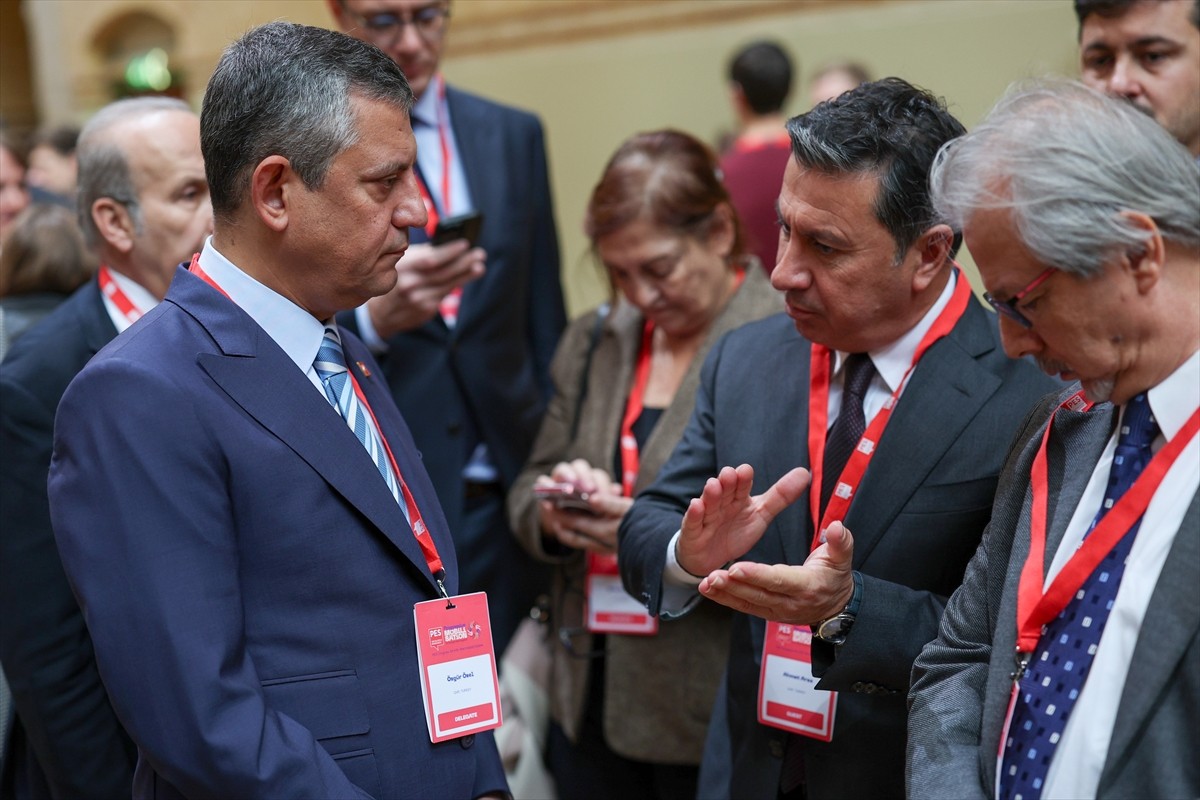 CHP Genel Başkanı Özgür Özel, Hollanda'nın başkenti Amsterdam'da düzenlenen Avrupa Sosyalist...