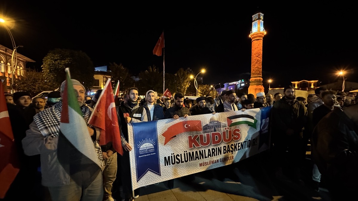 Çorum'da İsrail'in Küresel Sumud Filosu'na yönelik saldırısı protesto edildi.