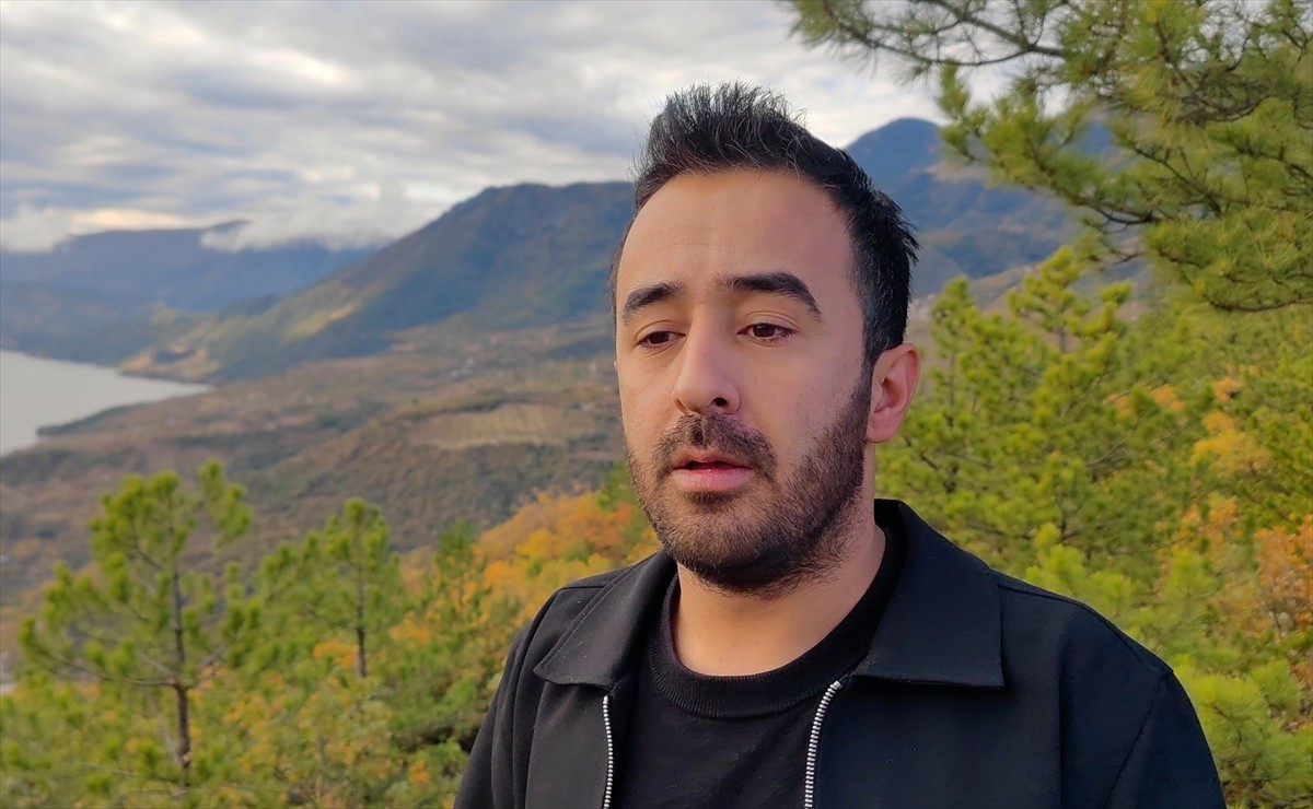 Çorum'un Oğuzlar ilçesinde 29 yaşındaki Burhan Bektaş, 1983 model otomobiliyle tırmandığı 1100...