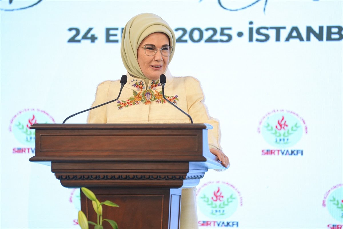 Cumhurbaşkanı Erdoğan'ın eşi Emine Erdoğan, Siirt Vakfı himayesinde Sultangazi Belediyesi Nikah...