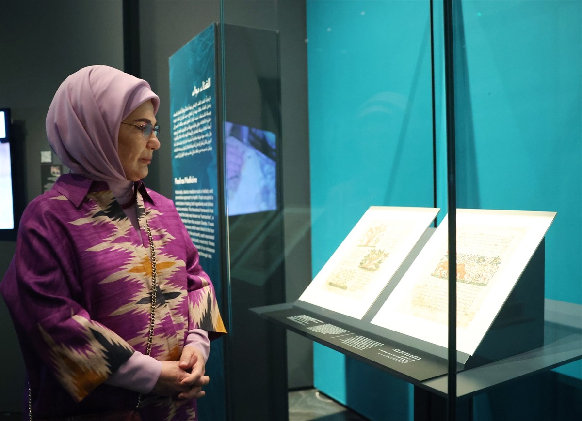 Cumhurbaşkanı Recep Tayyip Erdoğan'ın eşi Emine Erdoğan, Katar'da İslam Eserleri Müzesi'ne...