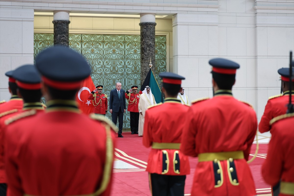 Cumhurbaşkanı Recep Tayyip Erdoğan, resmi temaslarda bulunmak üzere Kuveyt'e geldi. Cumhurbaşkanı...