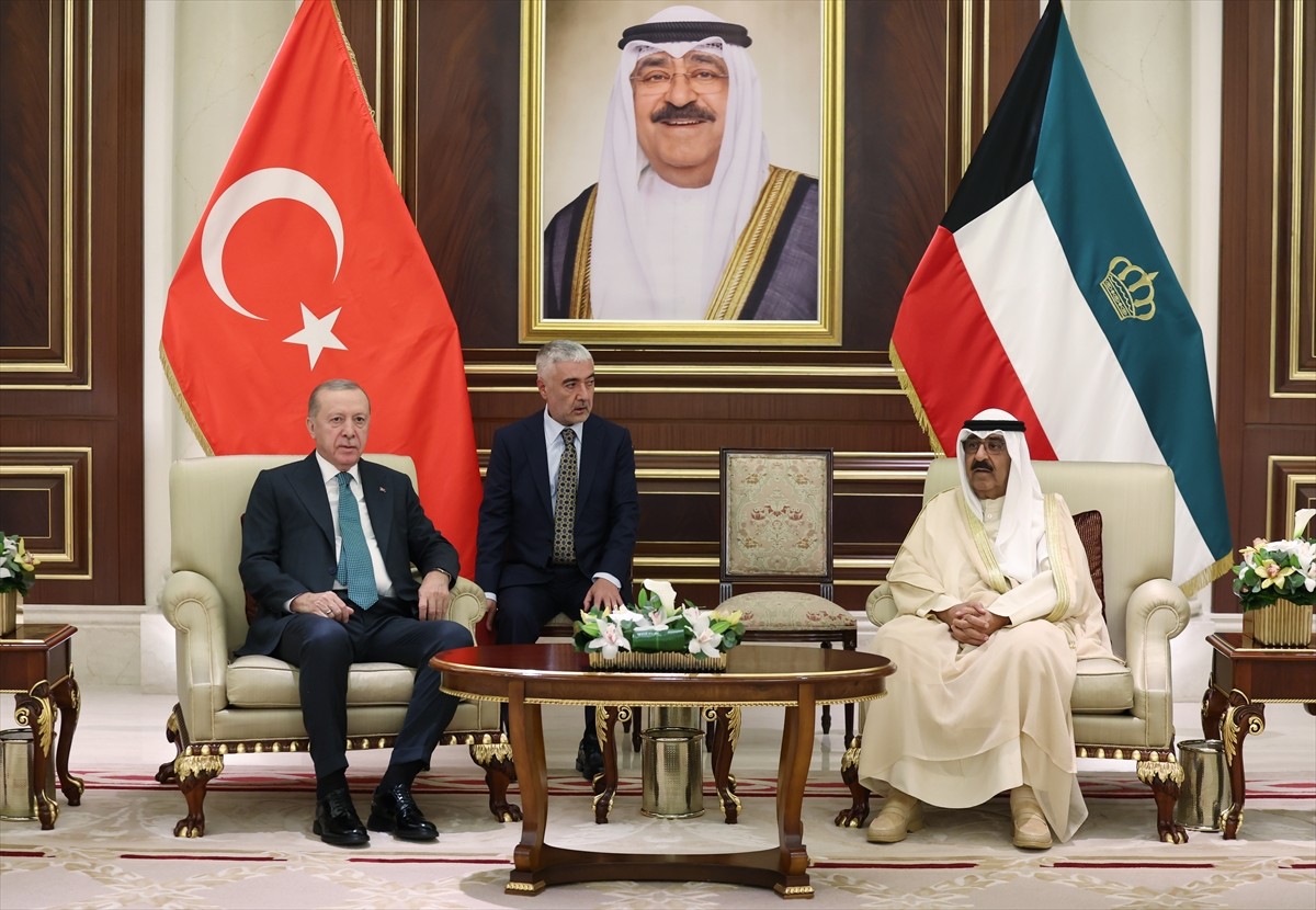 Cumhurbaşkanı Recep Tayyip Erdoğan, resmi temaslarda bulunmak üzere Kuveyt'e geldi. Cumhurbaşkanı...