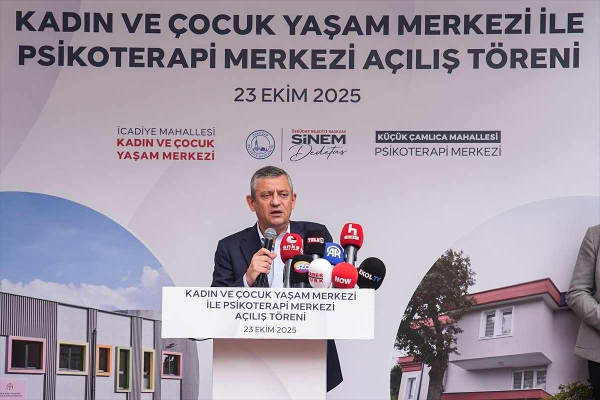 Cumhuriyet Halk Partisi (CHP) Genel Başkanı Özgür Özel, Üsküdar Belediyesi Kadın ve Çocuk Yaşam...