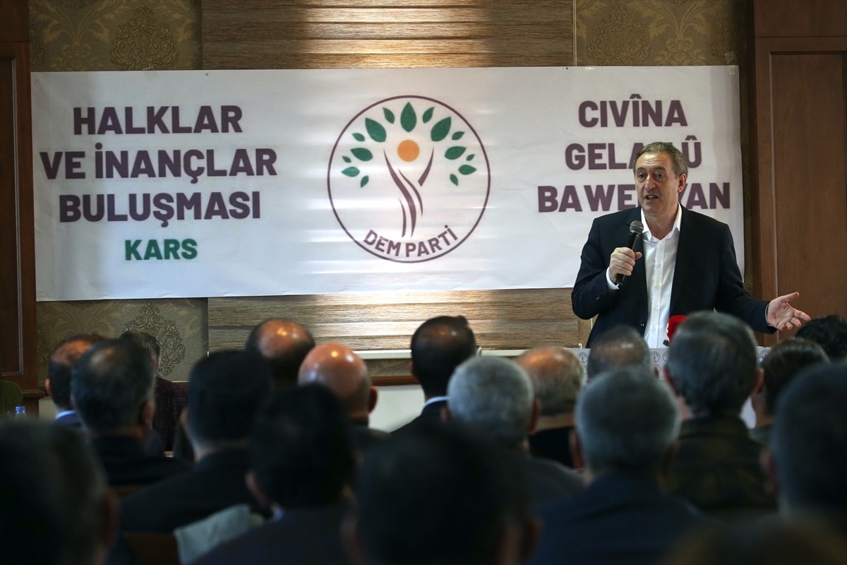 DEM Parti Eş Genel Başkanı Tuncer Bakırhan, Kars'taki bir otelde partisince düzenlenen "Halklar ve...