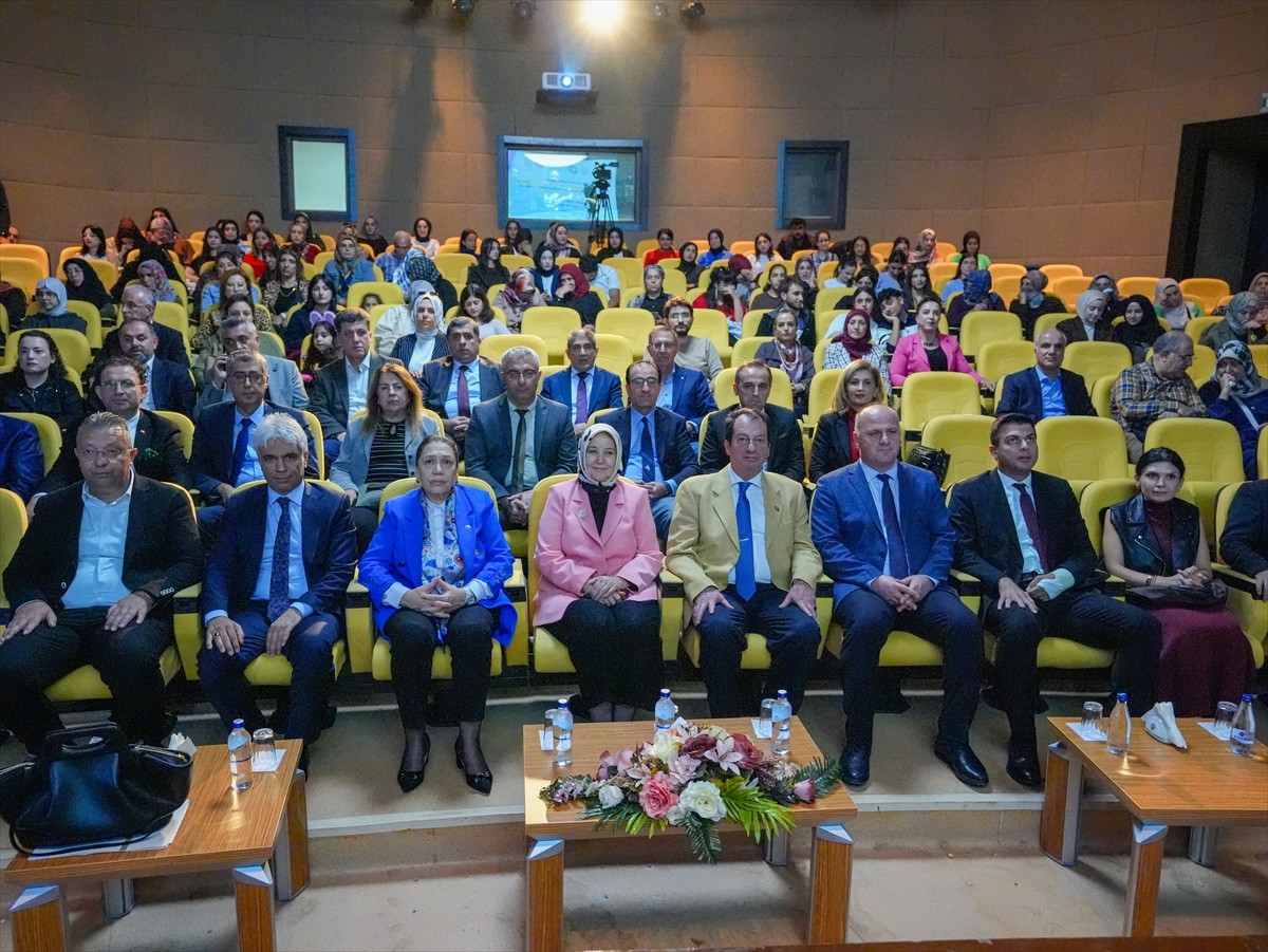 Diyarbakır'da 2025 Aile Yılı dolayısıyla, Aile ve Sosyal Hizmetler Bakanlığı, Dicle Üniversitesi...
