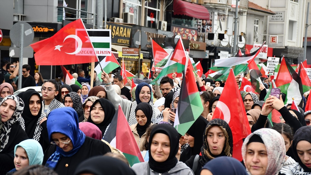 Düzce'de, Gazze'ye insani yardım ulaştırmak için yola çıkan ve İsrail'in saldırısına uğrayan...
