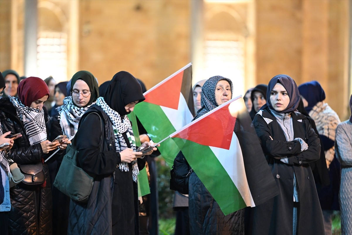 Düzce’de İsrail'in Küresel Sumud Filosu'na yönelik saldırısına tepki gösterildi.  Cedidiye...