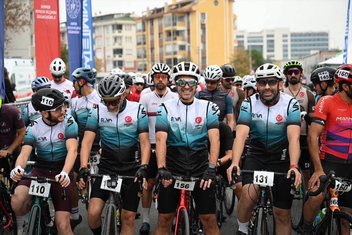 Edirne'de 29 Ekim Cumhuriyet Bayramı kutlamaları kapsamında 16. Cumhuriyet Kupası Bisiklet Yol...