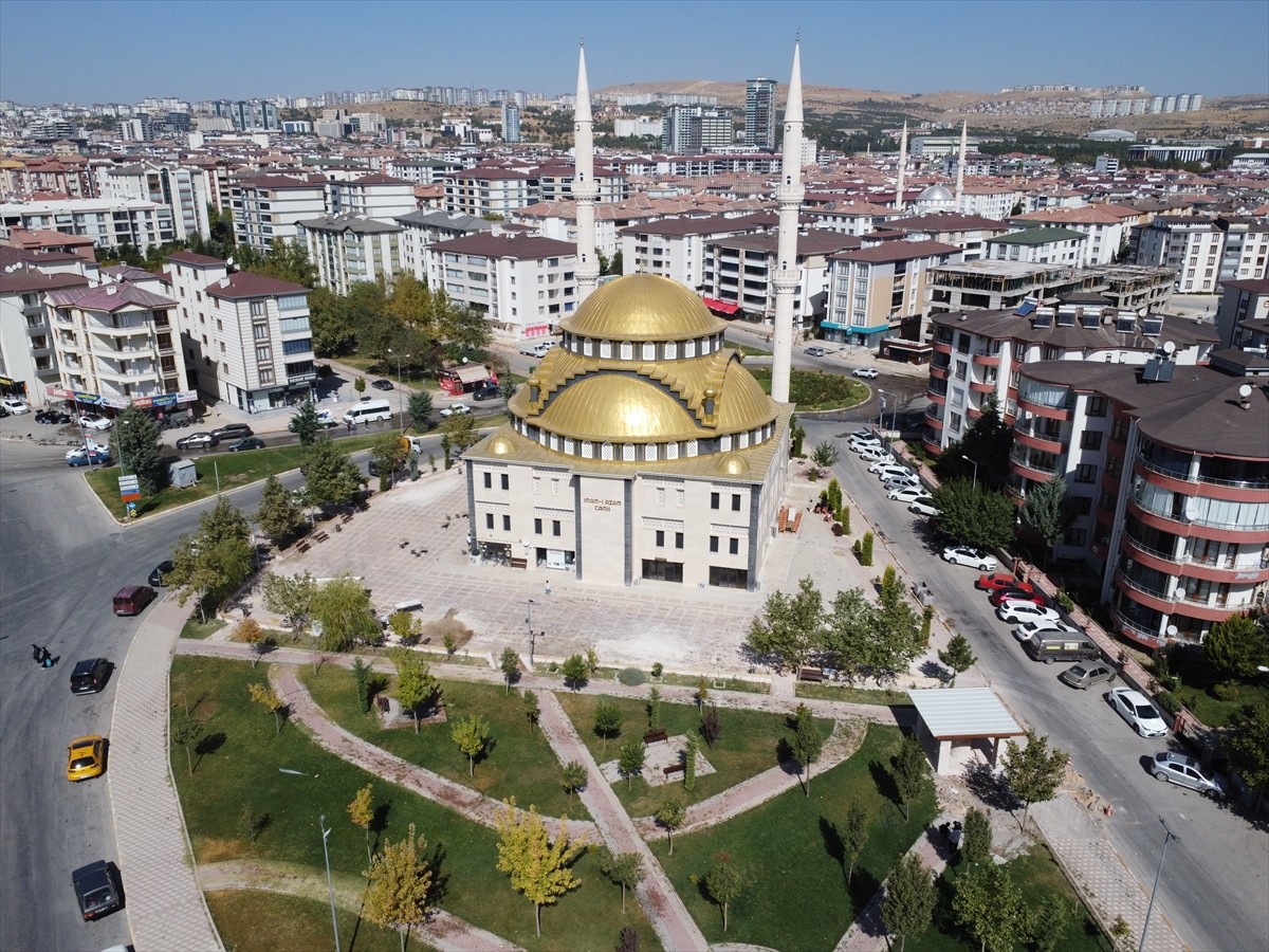 Elazığ'da yaşayan Hasan Alan, Pençe-Kilit Operasyonu bölgesinde geçen yıl şehit olan oğlu Piyade...