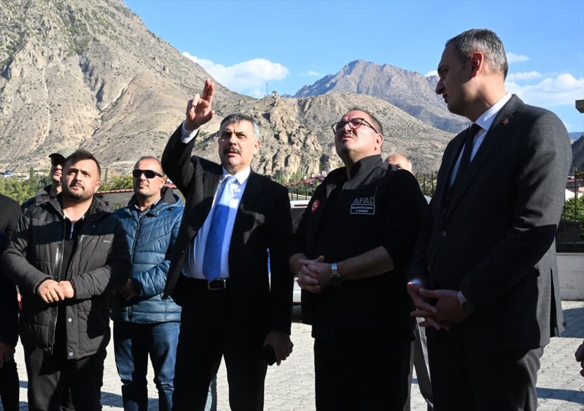 Erzurum Valisi Mustafa Çiftçi, ilçelerden Tortum'da vatandaşlarla bir araya geldi, Uzundere'de ise...