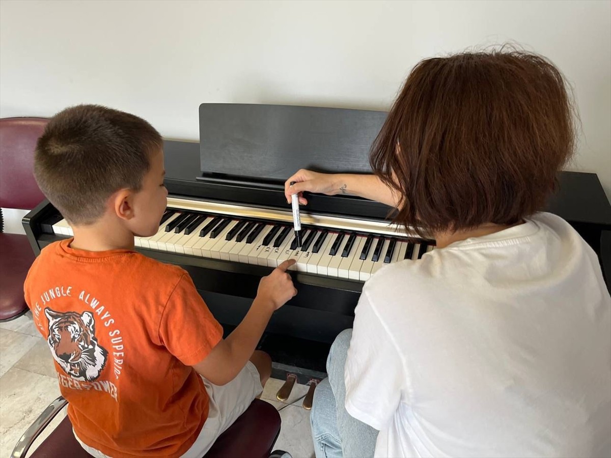 Fatih Belediyesi, çocukların ve gençlerin sanatla erken yaşta tanışmalarını sağlamak amacıyla...