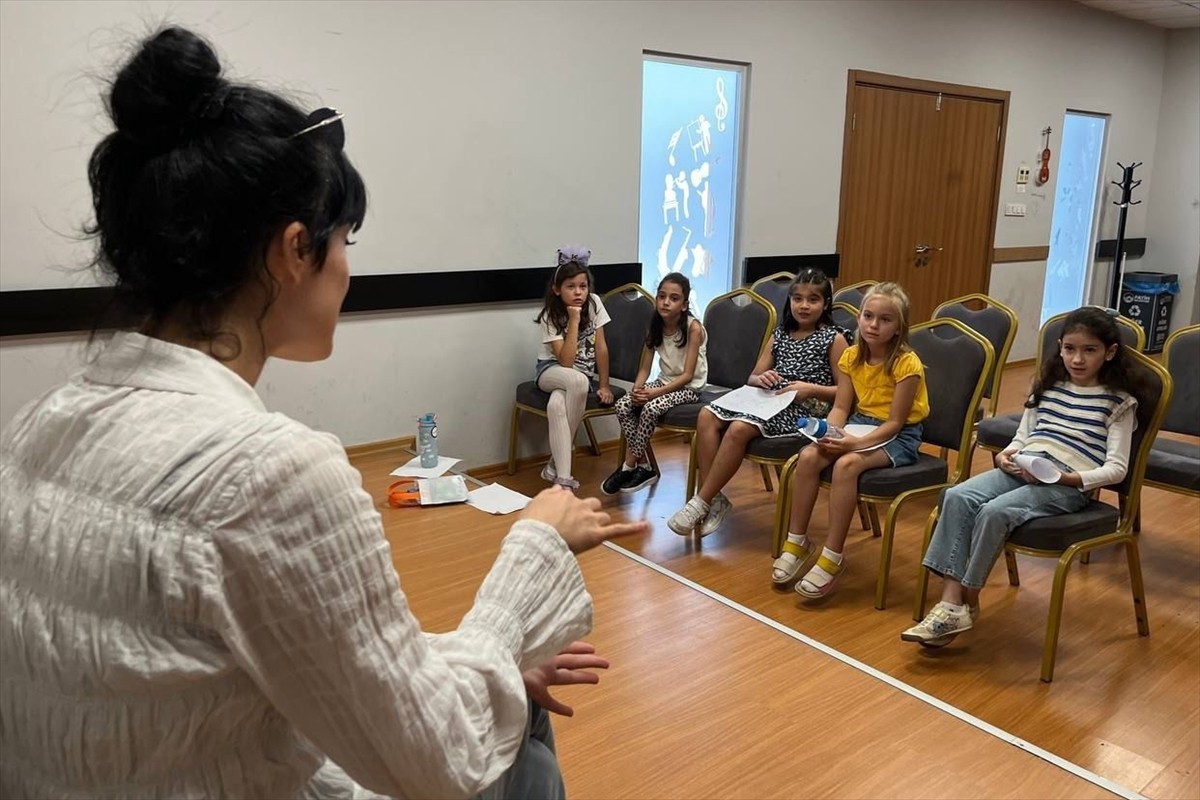 Fatih Belediyesi, çocukların ve gençlerin sanatla erken yaşta tanışmalarını sağlamak amacıyla...