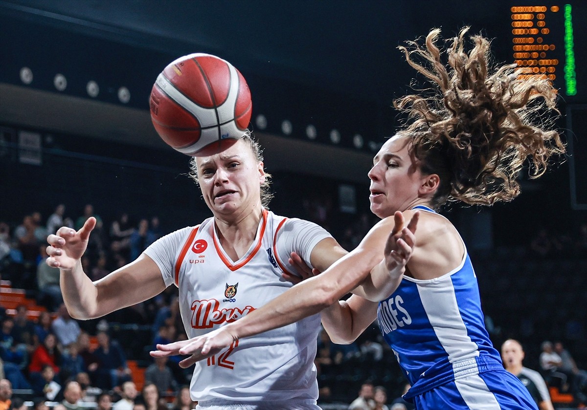 FIBA Kadınlar Avrupa Ligi D Grubu ikinci haftasında ÇİMSA ÇBK Mersin ile Fransa ekibi Basket...