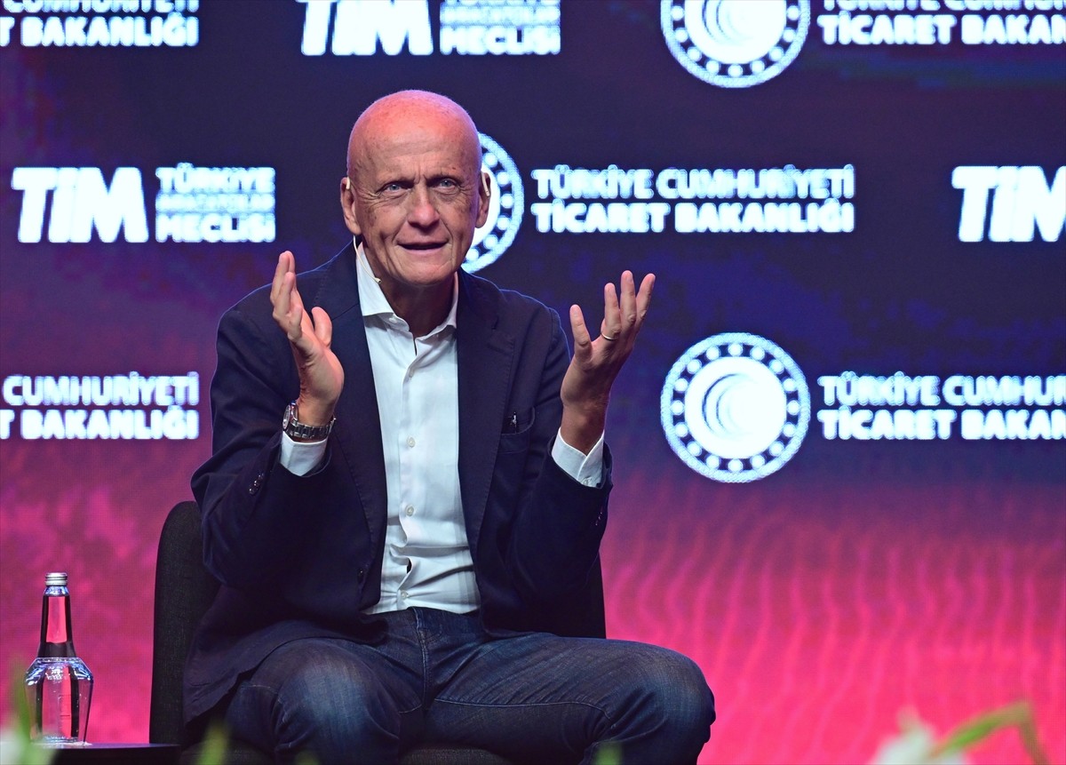 FIFA Hakem Komitesi Başkanı Pierluigi Collina, Anadolu Ajansı’nın (AA) global iletişim ortağı...