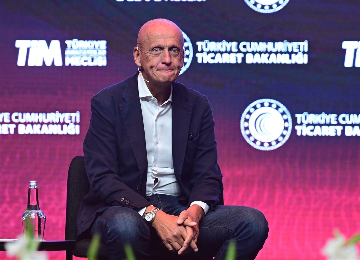 FIFA Hakem Komitesi Başkanı Pierluigi Collina, Anadolu Ajansı’nın (AA) global iletişim ortağı...