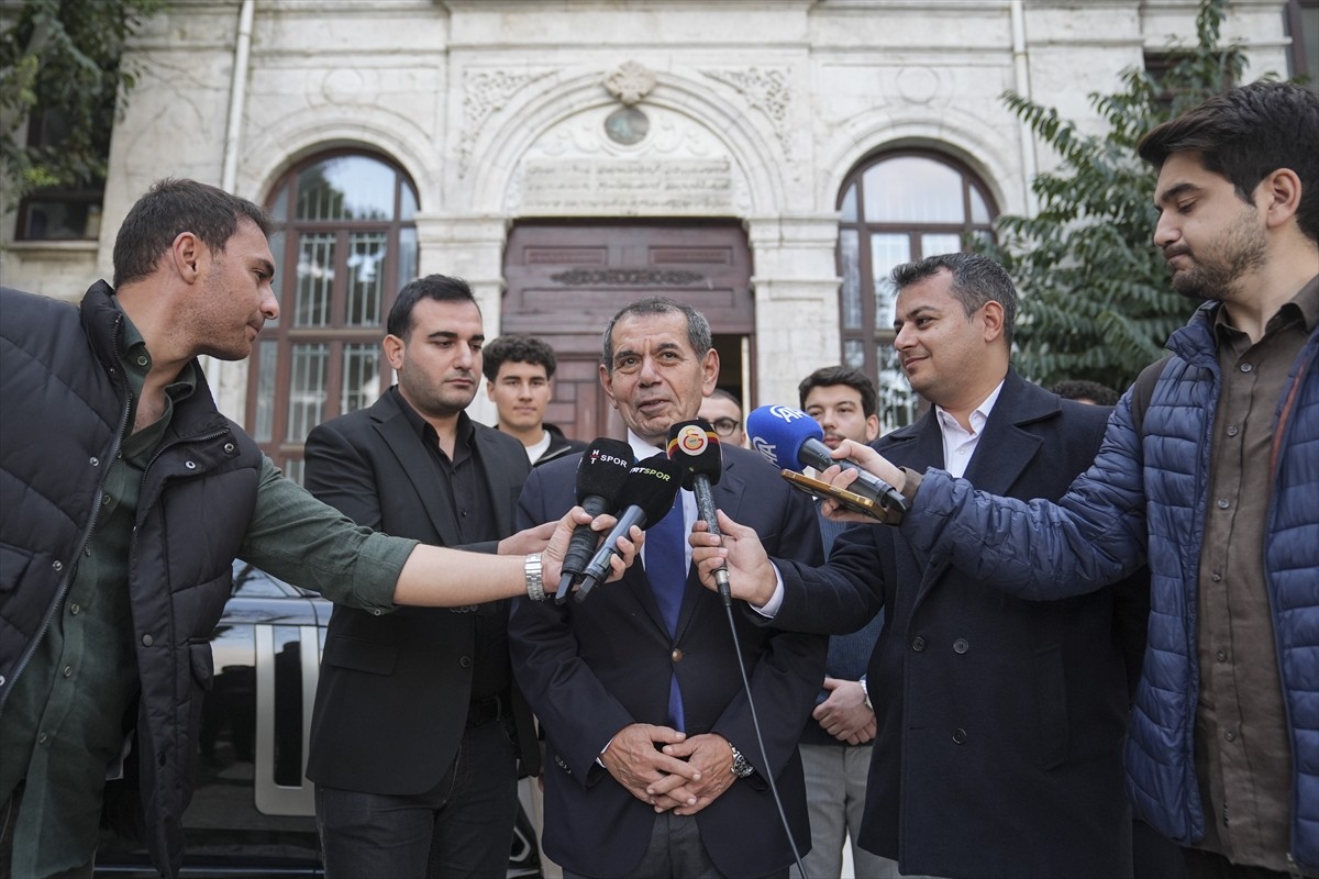 Galatasaray Kulübü Başkanı Dursun Özbek, basın mensuplarına açıklamalarda bulundu. 