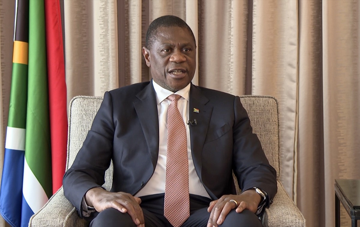 Güney Afrika Cumhuriyeti Cumhurbaşkanı Yardımcısı Paul Mashatile, Ticaret Bakanlığının ev...