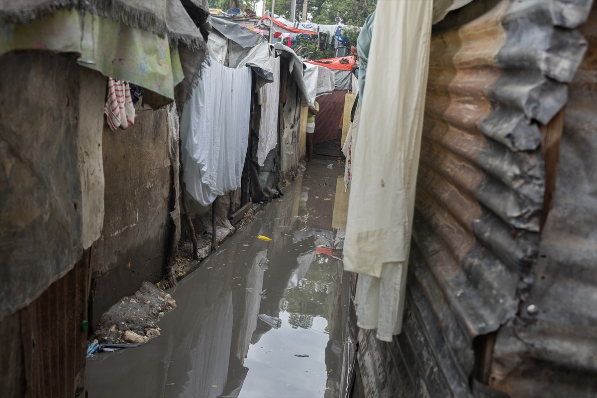 Haiti'nin güneyinde, Melissa Kasırgası'nın neden olduğu sel sonucu La Digue Nehri'nin taşması ve...