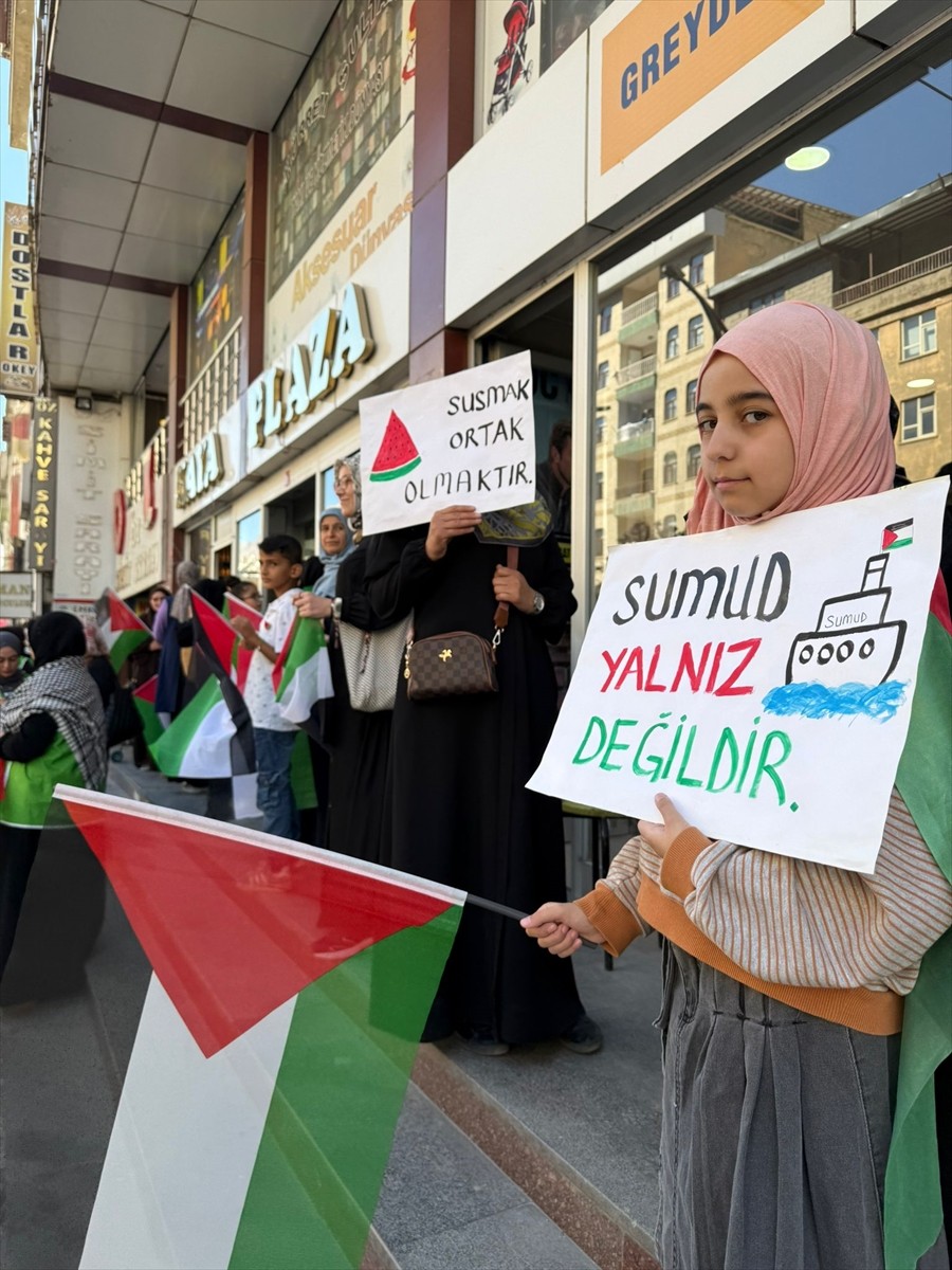 Hakkari'de İnsan Hak ve Hürriyetleri (İHH) İnsani Yardım Vakfı Hakkari Şube Başkanlığı öncülüğünde...