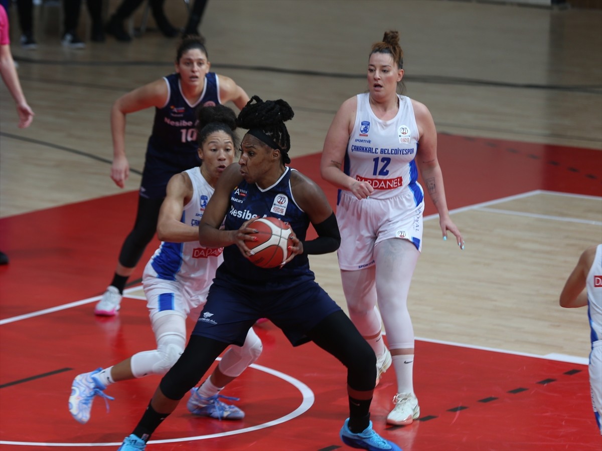 Halkbank Türkiye Kadınlar Basketbol Süper Ligi 3. hafta karşılaşmasında Dardanel Çanakkale...