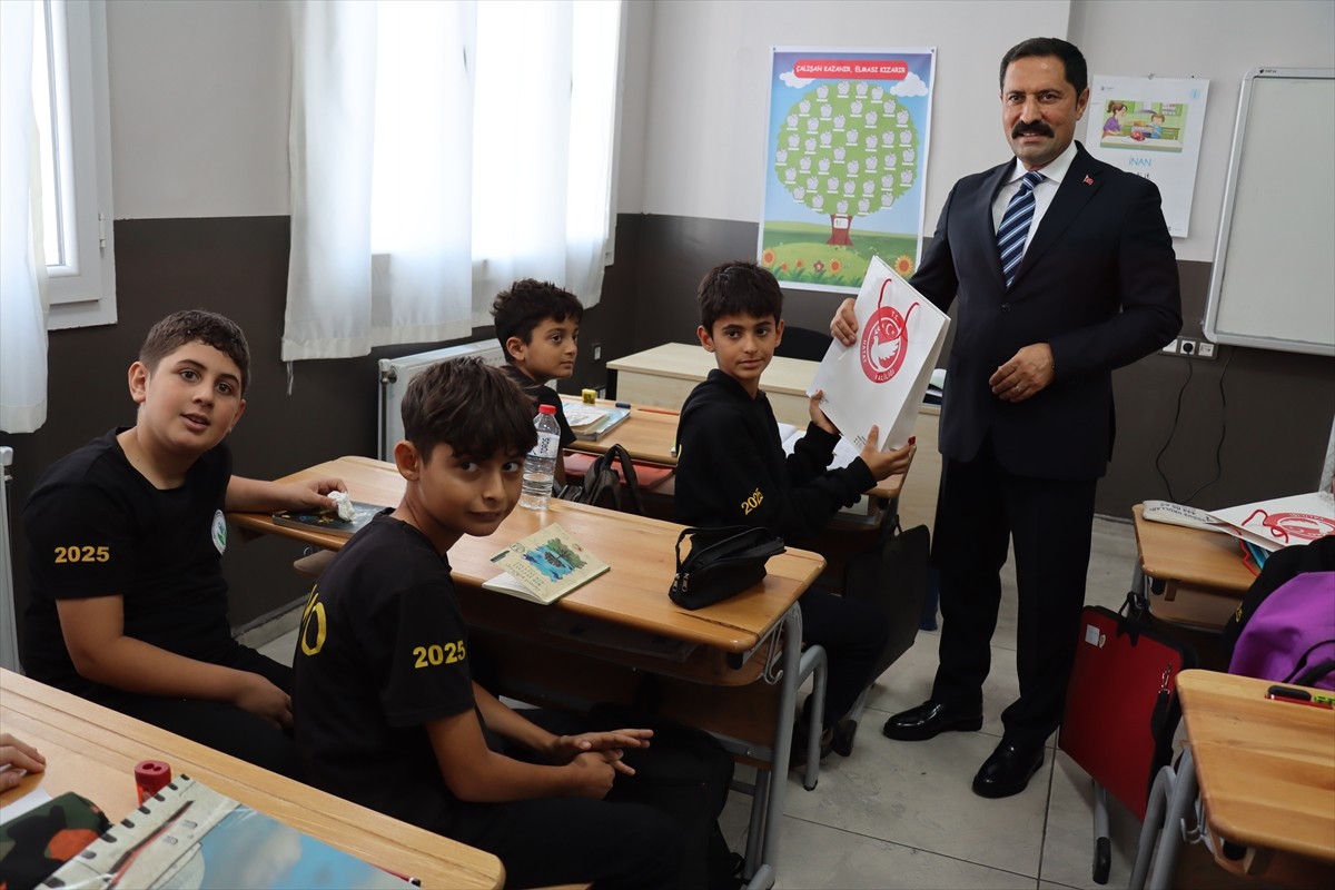 Hatay'da 6 Şubat 2023'teki depremlerin ardından başlatılan eğitim yatırımları kapsamında 199 yeni...