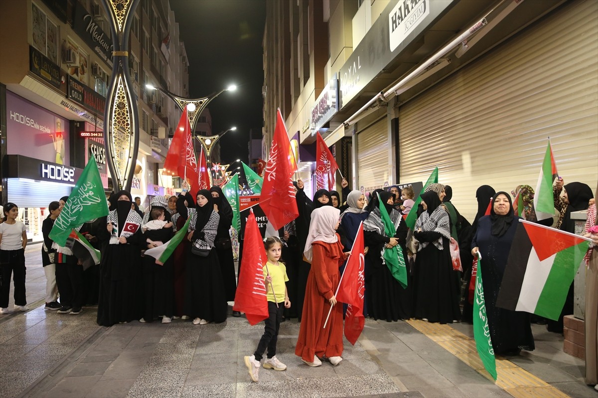 Hatay'ın İskenderun ilçesinde İsrail'in Gazze'de 8 Ekim 2023'ten bu yana devam eden soykırımı ve...