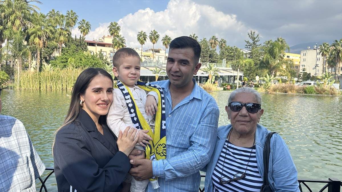 Hatay'ın İskenderun ilçesinde yakalandığı beyin kanserini tedavi sonucu atlatan 3 yaşındaki Tamer...