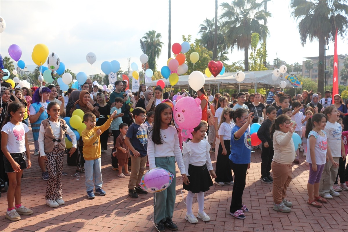 Hatay'ın İskenderun ilçesinde yakalandığı beyin kanserini tedavi sonucu atlatan 3 yaşındaki Tamer...