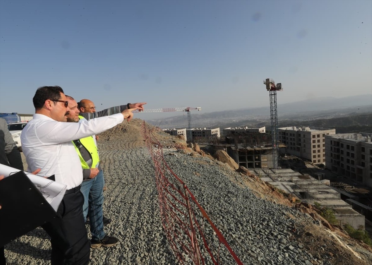 Hatay'ın merkez Antakya ilçesinde 6 Şubat 2023'teki depremlerin ardından yapımına başlanan 1342...