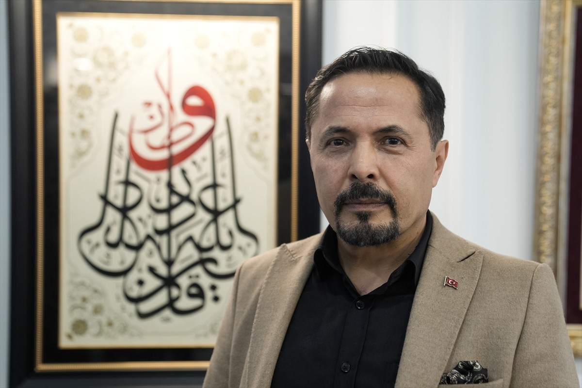 Hattat Kadir Sakoğlu ve öğrencilerinin, aile temalı hüsnühat eserlerinden oluşan ve geliri...