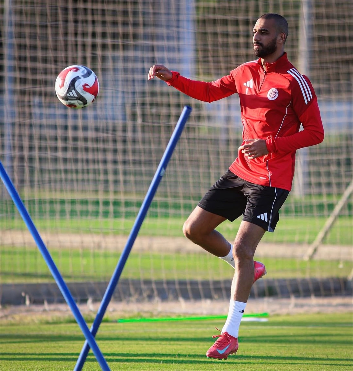 Hesap.com Antalyaspor, Trendyol Süper Lig'in 9. haftasında deplasmanda Gaziantep FK ile yapacağı...